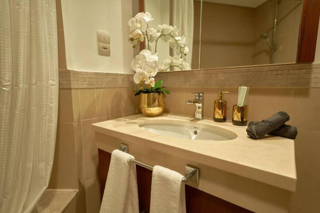 Magnificent 3br Luxurious With Burj Khalifa View